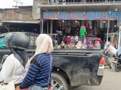 Jelang Idulfitri, Pasar Simpang Balik Bener Meriah Ramai Pembeli, Pakaian Rp35 Ribu Diserbu Warga