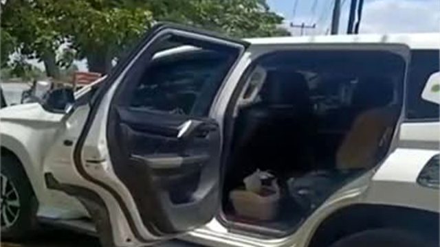 aksi pecah kaca mobil