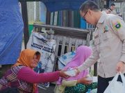 Senator DPD RI Eva Susanti Bagikan Takjil Ramadan di Palembang, Wujud Kepedulian kepada Masyarakat