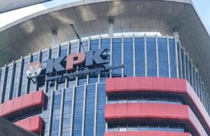 Status Tahanan Rumah Yaqut Jadi Sorotan, Ini Perbandingan Kasus Lukas Enembe