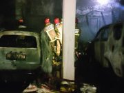 Kebakaran Garasi Klinik Mitra Ananda Palembang, 5 Kendaraan Hangus Terbakar