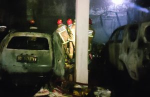 Kebakaran Garasi Klinik Mitra Ananda Palembang, 5 Kendaraan Hangus Terbakar