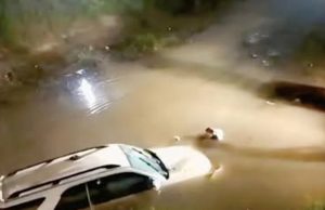 Kecelakaan Pemudik Fortuner Terjun ke Irigasi OKU Timur, Enam Orang Selamat Tanpa Luka