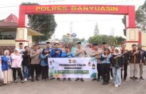 Polres Banyuasin Berbagi Takjil di Bulan Ramadan, Kapolres Ajak Mahasiswa dan OKP Perkuat Kepedulian Sosial