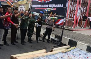 Komiten Jaga Kamtibmas, Polres Blitar Kota Musnahkan 2.000 Botol Miras dan 165 Knalpot Brong