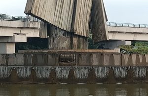 Tugu Bundaran Jakabaring Kumuh dan Berlumut, Aktivis Sumsel Desak Pemkot Segera Bertindak