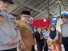 Rumah Roboh Banyuasin Akibat Hujan dan Angin, Polisi dan Pemda Salurkan Bantuan