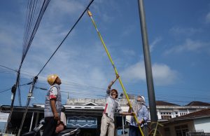 Terungkap, Kabel Semrawut di Kayuagung Kembali Muncul Meski Sudah Ditertibkan