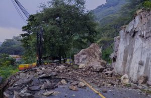 Tebing Longsor Tutup Jalur Trenggalek-Ponorogo, Akses KM 16 Sempat Lumpuh Total