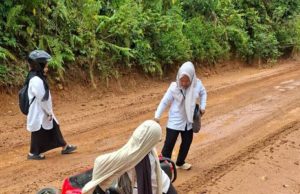 Viral Guru Berlumpur ke Sekolah, Jalan Rusak di Kawasan Sumur Minyak PALI Tuai Sorotan