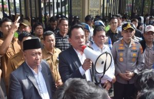 Ketua DPRD Sumsel Temui Massa Aksi “Indonesia Darurat”, Mahasiswa Ditawari Kawal Aspirasi Langsung ke Jakarta