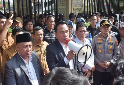 Ketua DPRD Sumsel Temui Massa Aksi “Indonesia Darurat”, Mahasiswa Ditawari Kawal Aspirasi Langsung ke Jakarta