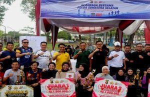 Kekompakan Polisi Diuji Lewat Lomba Bakiak, Mampukah Semangat Ini Terasa hingga Pelayanan Publik?