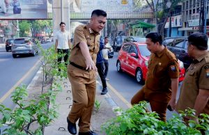 Pengecatan Besar-Besaran Jelang HUT Palembang, Namun Warga Soroti Kondisi Jalan