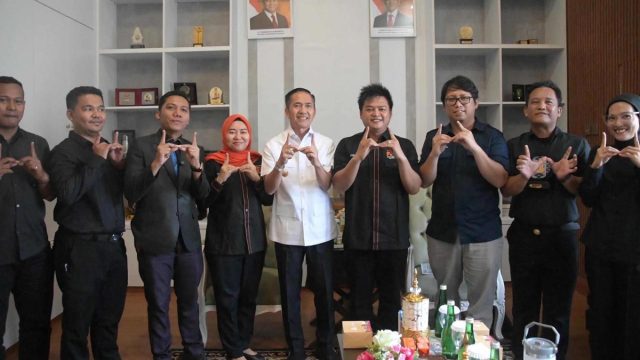 rd dorong seniman komed