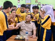 Siswa Antusias Sambut Prabowo, MBG Dipuji Tapi Harapan Masih Menggantung
