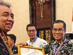 Pengawas Madrasah Kabupaten OKI H. Ahmad Bermawi meraih Anugerah Pengawas Madrasah Inovatif Nasional 2026 atas dedikasi dan inovasinya dalam pembinaan madrasah.