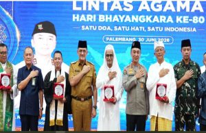 Doa Lintas Agama Warnai Hari Bhayangkara ke-80, Harmoni Sumsel Dipuji, Namun Tantangan Menjaga Kepercayaan Publik Masih Ada