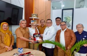 HUT Ke-4 Tirta Sriwijaya Maju Berbagi Sembako, Namun Tantangan Lingkungan Masih Menjadi PR