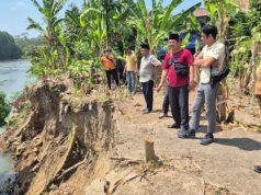 Tanah Longsor Sungai Lematang Ancam Permukiman Warga, Pemkab Muara Enim Siapkan Excavator PC 200