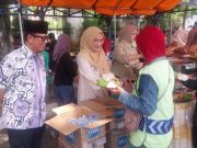 Makan Bersama Gratis OKU Berlanjut Setiap Jumat, Ketua TP PKK Turun Layani Warga
