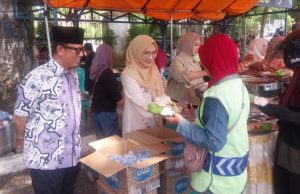 Makan Bersama Gratis OKU Berlanjut Setiap Jumat, Ketua TP PKK Turun Layani Warga