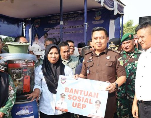 Bupati OKU Timur Serahkan Bantuan UEP untuk 150 KPM di 20 Kecamatan