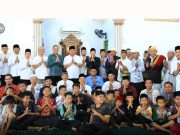 Gubernur Herman Deru Salat Jumat di Gandus, Serahkan Bantuan AC dan Dana untuk Masjid Al Ittihad