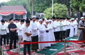 ISPU Palembang Capai 158, Salat Istisqa Digelar di Tengah Karhutla